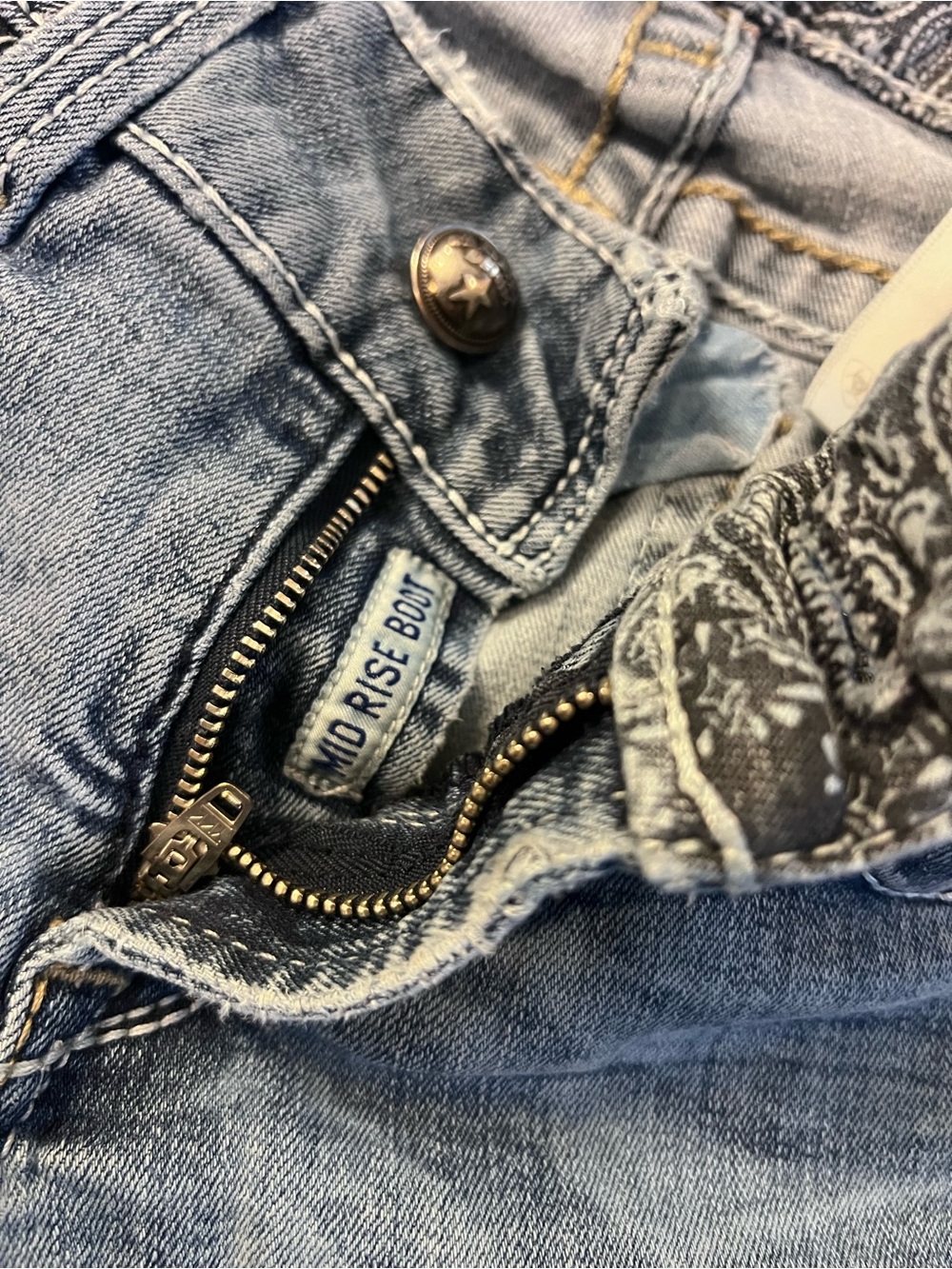 Size 28 long- Ariat Women's R.E.A.L. Mid Rise Whipstitch Boot Cut Jeans - Picture 6 of 6